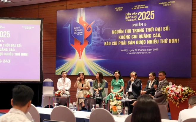 Quang cảnh phiên thảo luận "Nguồn thu trong thời đại số: Không chỉ quảng cáo, báo chí phải bán được nhiều thứ hơn". (Ảnh: LÊ PHÚ/TTXVN)
Quang cảnh phiên thảo luận "Nguồn thu trong thời đại số: Không chỉ quảng cáo, báo chí phải bán được nhiều thứ hơn". (Ảnh: LÊ PHÚ/TTXVN)