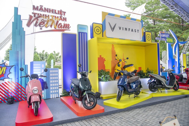 Dân chơi Hà thành mang cả Kawasaki đi ‘đổi xăng lấy điện’ VinFast, có kèo xe công nghệ nhanh 1 nốt nhạc - Ảnh 9.