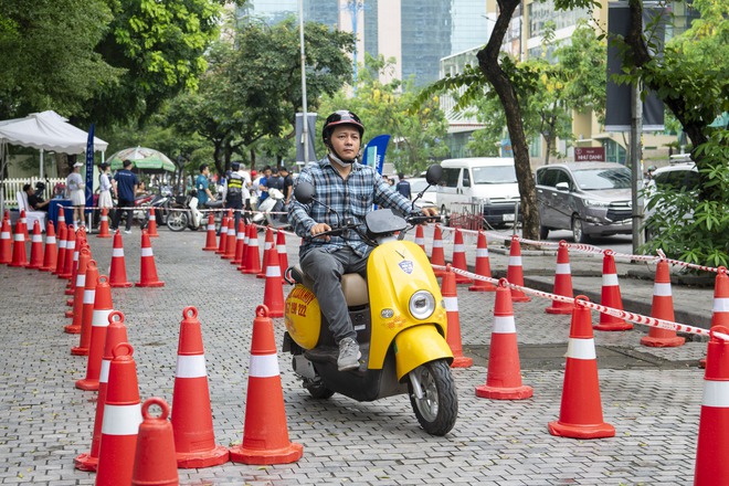 Dân chơi Hà thành mang cả Kawasaki đi ‘đổi xăng lấy điện’ VinFast, có kèo xe công nghệ nhanh 1 nốt nhạc - Ảnh 8.
