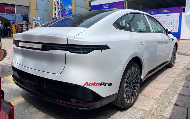 Nissan N7 vừa về Việt Nam 'cháy hàng' tại thị trường sát vách: Chốt trung bình 400 xe/ngày, giá quy đổi chỉ từ hơn 430 triệu đồng - Ảnh 4.