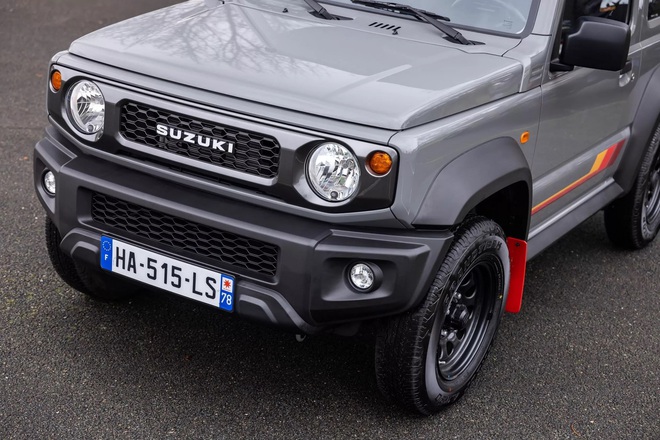Suzuki Jimny có bản đặc biệt trước khi rời một thị trường: Độ nhẹ nhưng chất, khách Việt có thể tham khảo để làm mới xe mình - Ảnh 3.