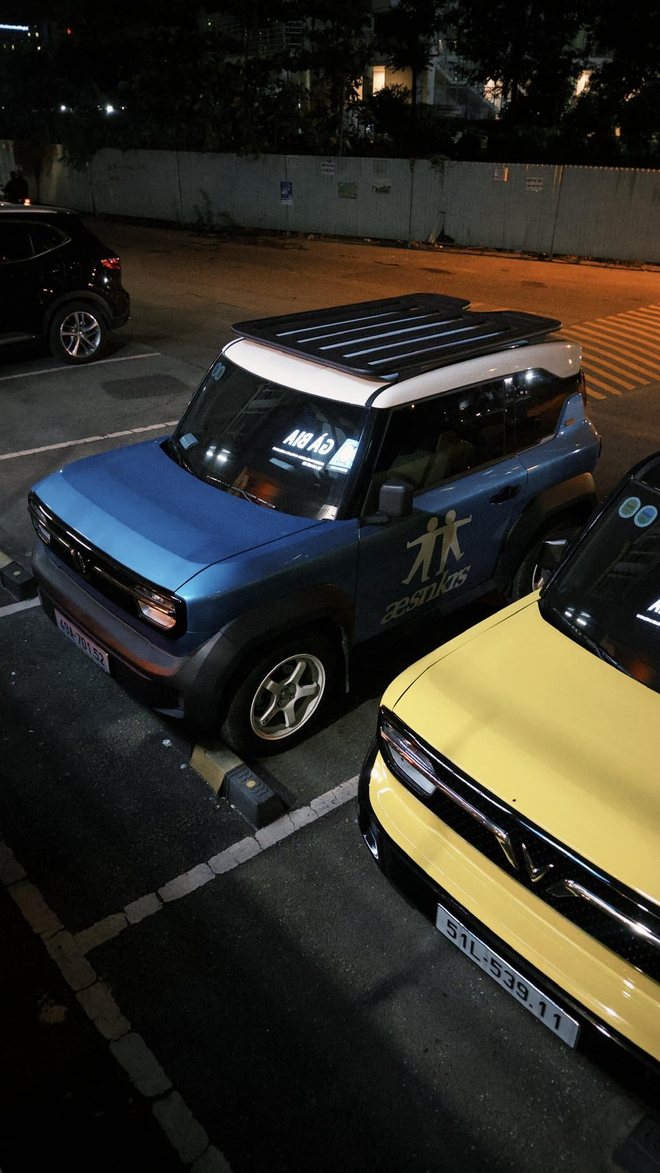 Tậu VinFast VF 3 dù đã có Ranger Raptor và Territory, 2 influencer ngành thời trang chia sẻ: ‘Lái bốc, dính ghế, định nghĩa cho phong cách gen Z’ - Ảnh 7.