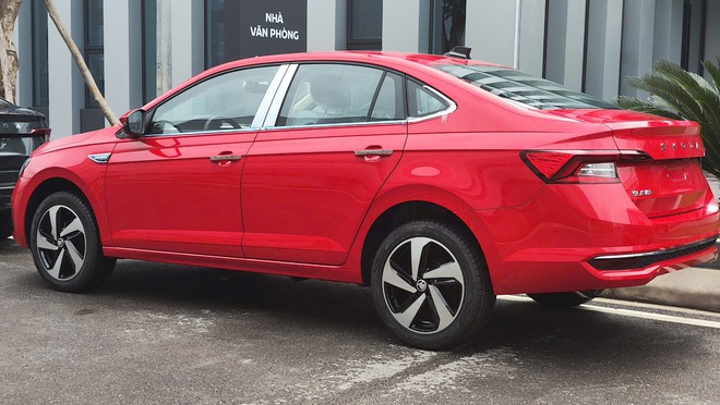 Skoda Slavia lộ 4 bản trước khi ra mắt Việt Nam: Gi&aacute; tạm t&iacute;nh từ 450 triệu đồng, 2 m&agrave;n h&igrave;nh lớn, m&aacute;y turbo, gầm cao vượt hẳn Vios, Accent - Ảnh 4.