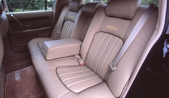 Đ&acirc;y l&agrave; chiếc Toyota đặc biệt m&agrave; kh&ocirc;ng nhiều người biết: Sản xuất năm 2000 nhưng thiết kế ho&agrave;i cổ, cửa mở ngược như Rolls-Royce, c&oacute; chi tiết giống 911 Targa, động cơ lấy từ Lexus - Ảnh 13.