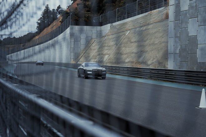 Tôi lái Rolls-Royce Spectre trên đường đua Nhật: Trải nghiệm ‘dễ dàng’ mà giàu cảm xúc - Ảnh 19.