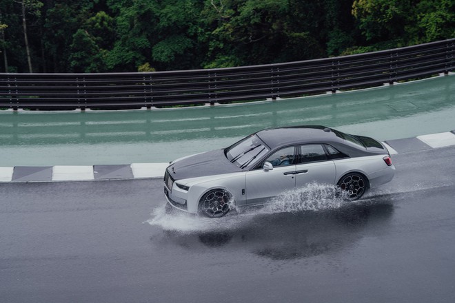 Tôi lái Rolls-Royce Spectre trên đường đua Nhật: Trải nghiệm ‘dễ dàng’ mà giàu cảm xúc - Ảnh 23.
