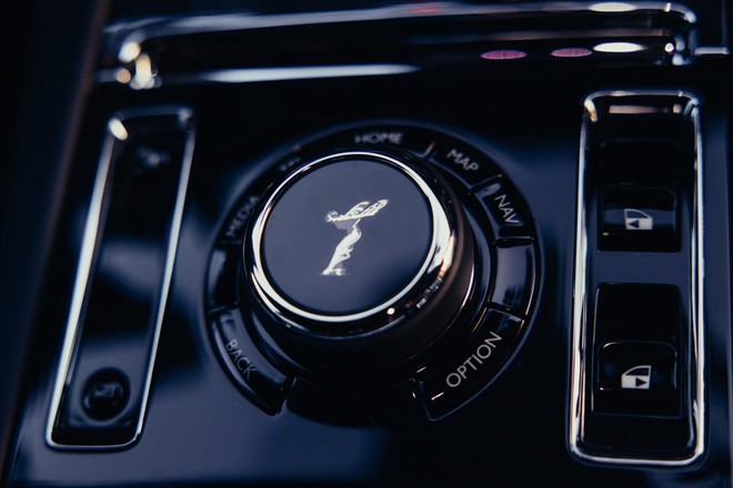 Tôi lái Rolls-Royce Spectre trên đường đua Nhật: Trải nghiệm ‘dễ dàng’ mà giàu cảm xúc - Ảnh 17.