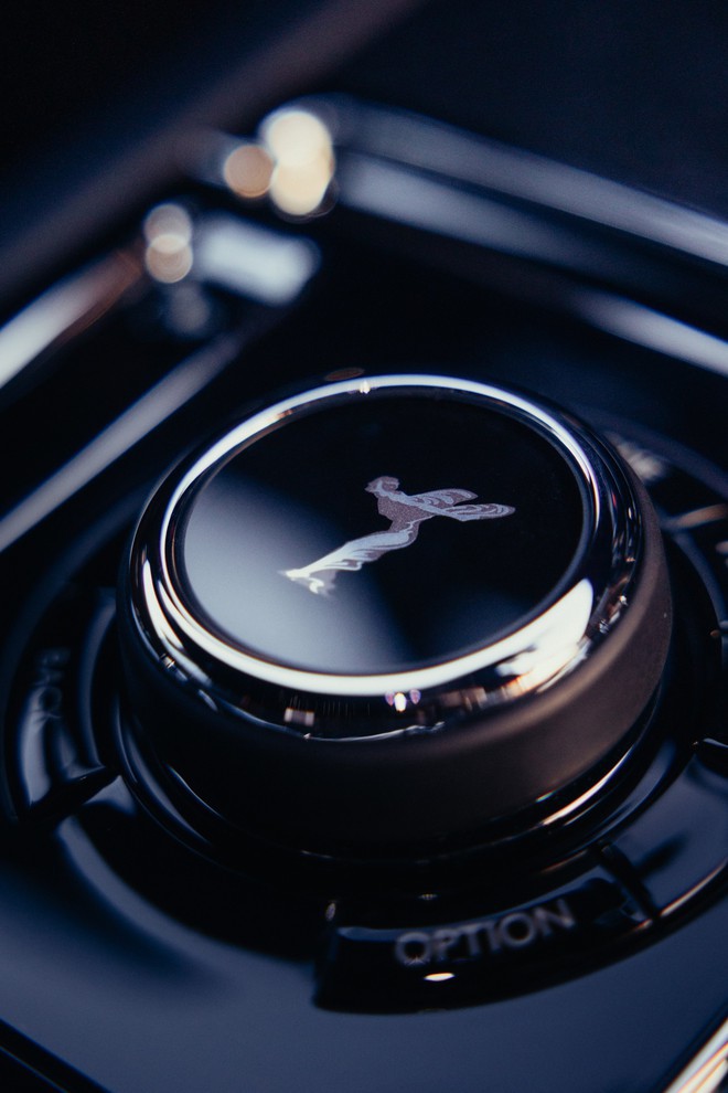 Tôi lái Rolls-Royce Spectre trên đường đua Nhật: Trải nghiệm ‘dễ dàng’ mà giàu cảm xúc - Ảnh 32.