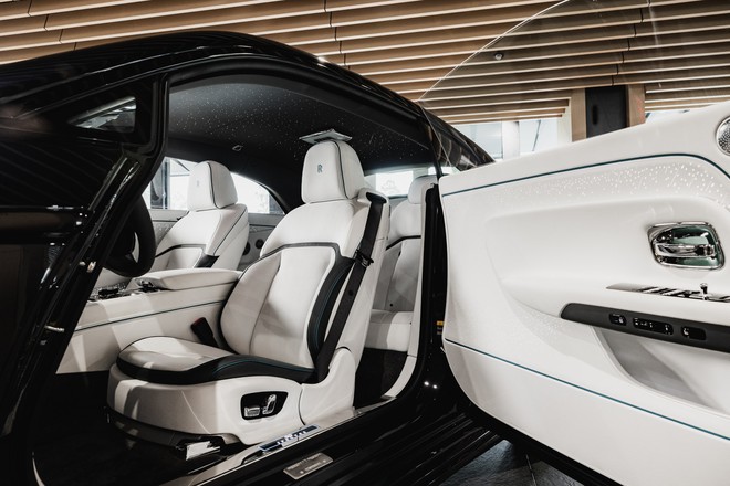 Tôi lái Rolls-Royce Spectre trên đường đua Nhật: Trải nghiệm ‘dễ dàng’ mà giàu cảm xúc - Ảnh 13.