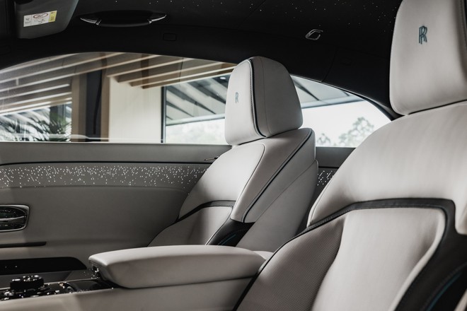 Tôi lái Rolls-Royce Spectre trên đường đua Nhật: Trải nghiệm ‘dễ dàng’ mà giàu cảm xúc - Ảnh 15.