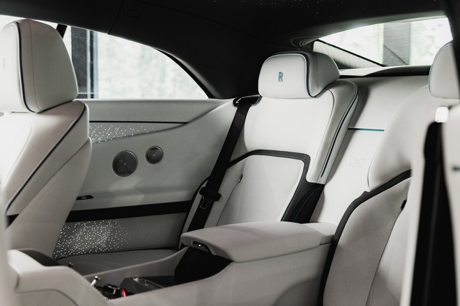 Tôi lái Rolls-Royce Spectre trên đường đua Nhật: Trải nghiệm ‘dễ dàng’ mà giàu cảm xúc - Ảnh 14.