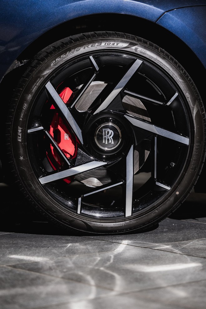 Tôi lái Rolls-Royce Spectre trên đường đua Nhật: Trải nghiệm ‘dễ dàng’ mà giàu cảm xúc - Ảnh 27.