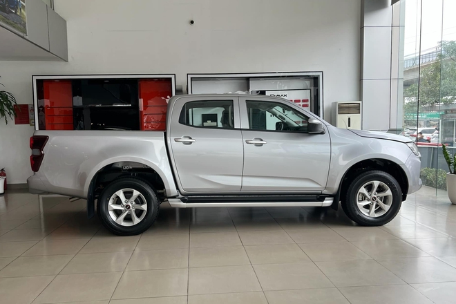 Isuzu D-Max dọn kho giảm 100 triệu đồng tại đại lý: Bản AT còn hơn 580 triệu, giá rẻ cho 'dân cày' không quan trọng mẫu mã - Ảnh 3.
