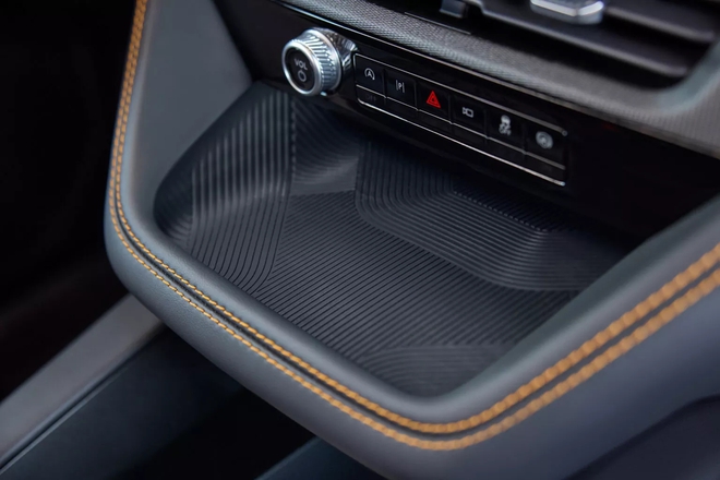 Ford Explorer 2026 thêm bản 'off-road đỉnh nhất từ trước đến nay': Ngoại hình hầm hố hơn, một loạt 'đồ chơi' quăng quật địa hình, mạnh tới 400 mã lực - Ảnh 8.