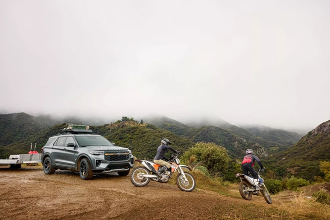 Ford Explorer 2026 thêm bản 'off-road đỉnh nhất từ trước đến nay': Ngoại hình hầm hố hơn, một loạt 'đồ chơi' quăng quật địa hình, mạnh tới 400 mã lực - Ảnh 2.