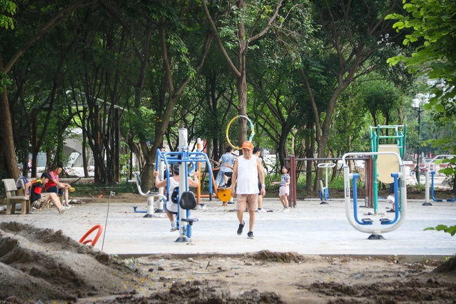 Hiện trạng hai công viên được ‘hồi sinh’ tại Hà Nội - Ảnh 7.