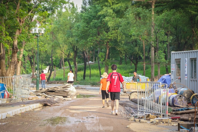 Hiện trạng hai công viên được ‘hồi sinh’ tại Hà Nội - Ảnh 8.