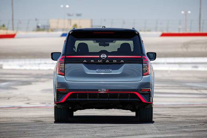 Ảnh thực tế Nissan Patrol bản thể thao vừa ra mắt: Bodykit hầm hố, động cơ gần 500 mã nhưng không còn 'cửa' về Việt Nam - Ảnh 12.