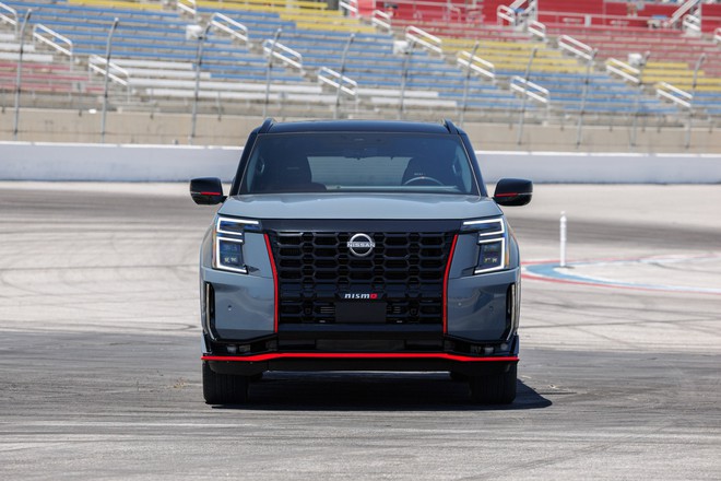 Ảnh thực tế Nissan Patrol bản thể thao vừa ra mắt: Bodykit hầm hố, động cơ gần 500 mã nhưng không còn 'cửa' về Việt Nam - Ảnh 10.