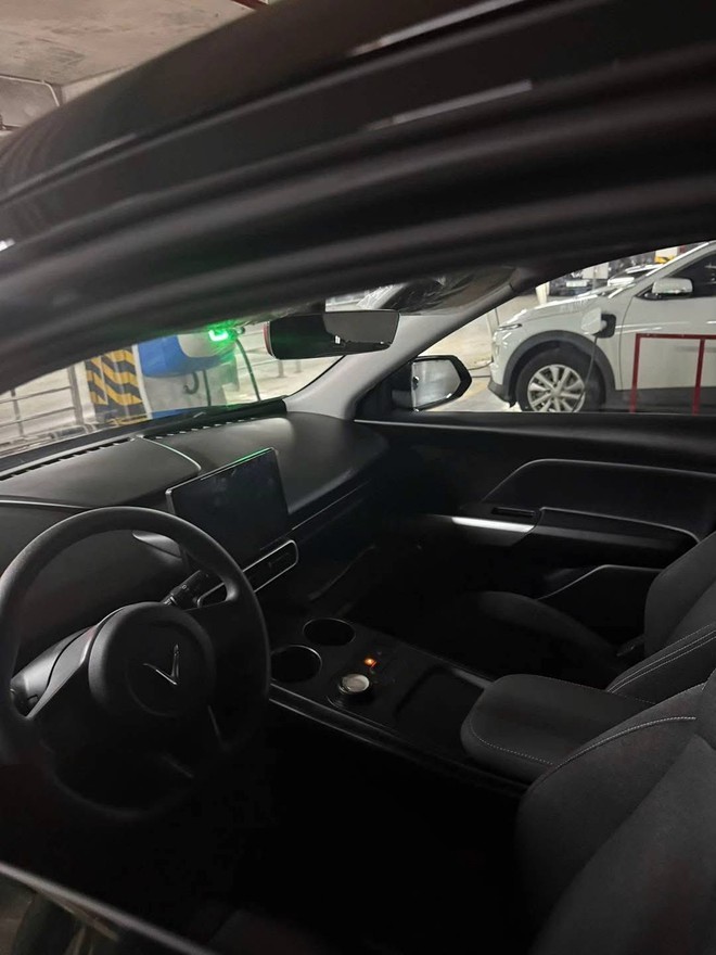 Lộ thêm ảnh thật nội thất VinFast Limo Green: Mở 3 hàng ghế vẫn đầy chỗ để đồ, vô lăng lấy từ xe tiền tỷ? - Ảnh 4.