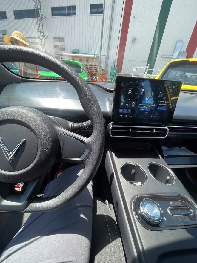Lộ thêm ảnh thật nội thất VinFast Limo Green: Mở 3 hàng ghế vẫn đầy chỗ để đồ, vô lăng lấy từ xe tiền tỷ? - Ảnh 8.