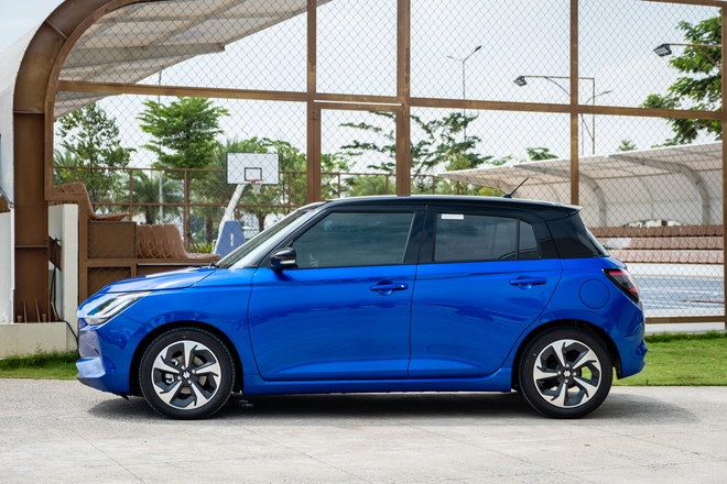 Suzuki Swift 2025 ra mắt Việt Nam: Giá 569 triệu, máy hybrid, 6 tính năng ADAS, đấu Mazda2 hatchback - Ảnh 11.