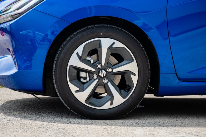 Suzuki Swift 2025 ra mắt Việt Nam: Giá 569 triệu, máy hybrid, 6 tính năng ADAS, đấu Mazda2 hatchback - Ảnh 4.