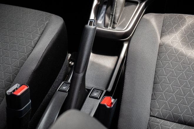 Suzuki Swift 2025 ra mắt Việt Nam: Giá 569 triệu, máy hybrid, 6 tính năng ADAS, đấu Mazda2 hatchback - Ảnh 17.