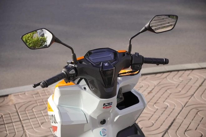 Cận cảnh Honda Vario bản giới hạn Repsol vừa về Việt Nam - Ảnh 5.