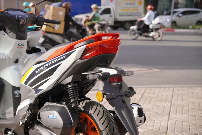 Cận cảnh Honda Vario bản giới hạn Repsol vừa về Việt Nam - Ảnh 2.