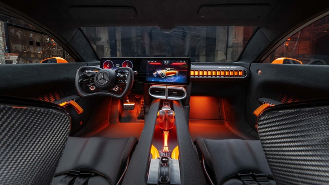 Mercedes-AMG GT đời mới này gắn loa ở đèn pha để giả một thứ tiếng mà fan xe xăng yêu thích - Ảnh 10.