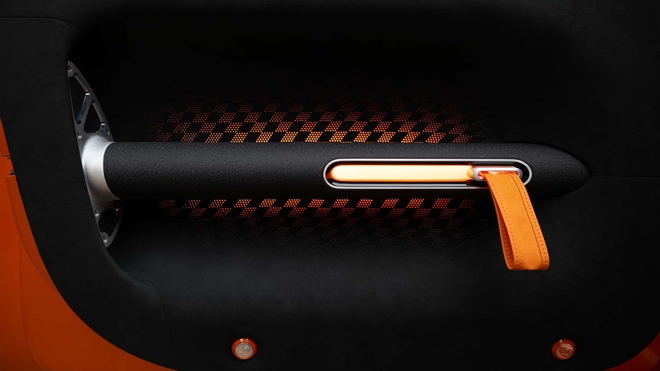 Mercedes-AMG GT đời mới này gắn loa ở đèn pha để giả một thứ tiếng mà fan xe xăng yêu thích - Ảnh 13.