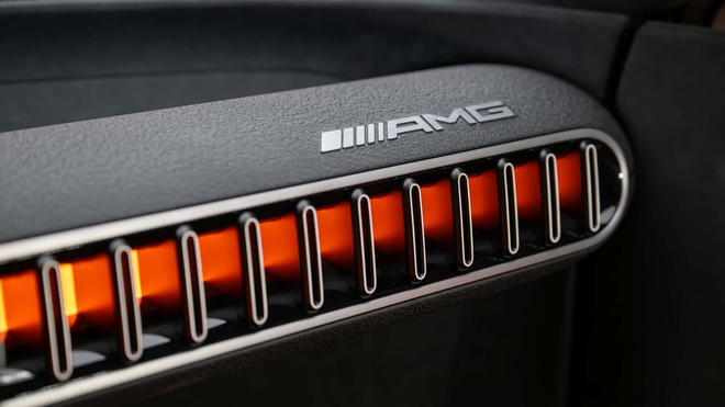 Mercedes-AMG GT đời mới này gắn loa ở đèn pha để giả một thứ tiếng mà fan xe xăng yêu thích - Ảnh 12.