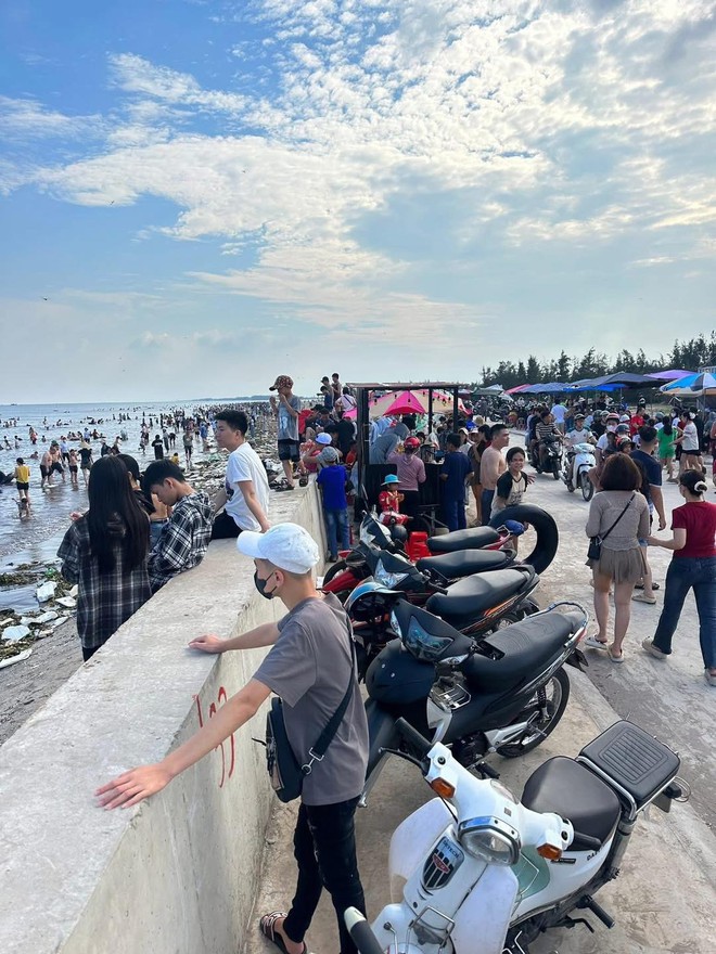 Loạt khách sạn bỏ hoang tại bãi biển nổi tiếng bậc nhất miền Bắc, du khách nhận xét: Tiếc thay một thời! - Ảnh 7.