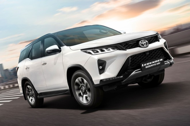 Toyota Fortuner hybrid ra mắt: Giá quy đổi từ 1,3 tỷ đồng, vẫn máy dầu 2.8L kèm mô-tơ điện, nhưng không thể chạy thuần điện - Ảnh 2.