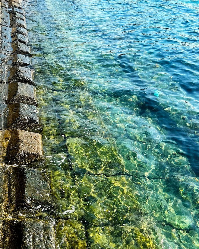 Nơi là tàn tích của núi lửa, có biển hoang sơ, du khách nhận xét: "Đẹp như thiên đường, phải đi vài lần!" - Ảnh 5.