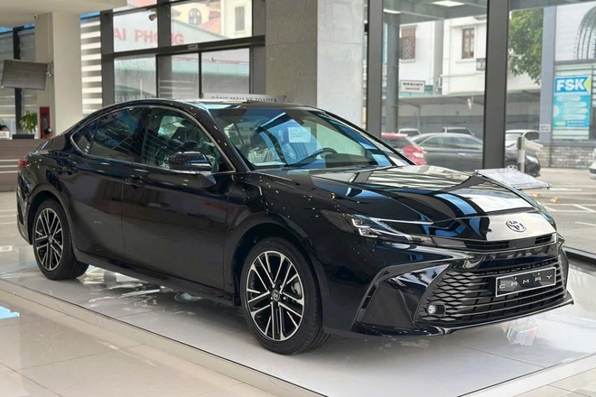 Toyota Camry giảm giá 100 triệu đồng tại đại lý: Bản 'base' còn hơn 1,1 tỷ, vẫn đắt hơn 200 triệu so với Mazda6 bản 'full' - Ảnh 4.