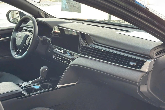 Toyota Camry giảm giá 100 triệu đồng tại đại lý: Bản 'base' còn hơn 1,1 tỷ, vẫn đắt hơn 200 triệu so với Mazda6 bản 'full' - Ảnh 8.