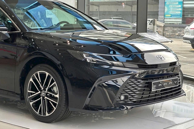 Toyota Camry giảm giá 100 triệu đồng tại đại lý: Bản 'base' còn hơn 1,1 tỷ, vẫn đắt hơn 200 triệu so với Mazda6 bản 'full' - Ảnh 6.