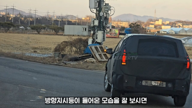 Hyundai Stargazer lộ ảnh chạy thử r&otilde; n&eacute;t hơn: C&oacute; chi tiết như Santa Fe, Palisade, một điểm thay đổi khiến nhiều người bất ngờ - Ảnh 4.