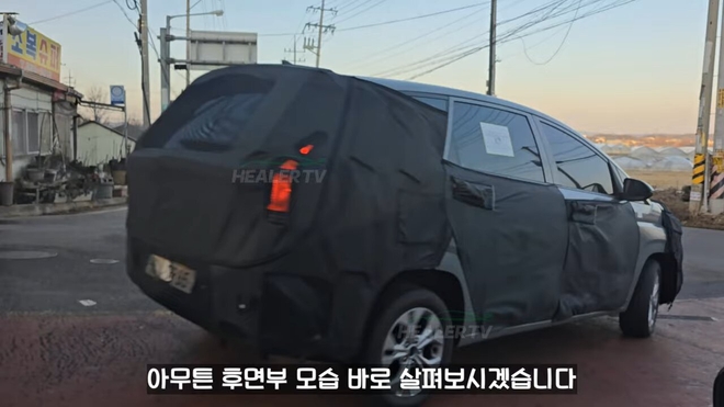 Hyundai Stargazer lộ ảnh chạy thử r&otilde; n&eacute;t hơn: C&oacute; chi tiết như Santa Fe, Palisade, một điểm thay đổi khiến nhiều người bất ngờ - Ảnh 5.