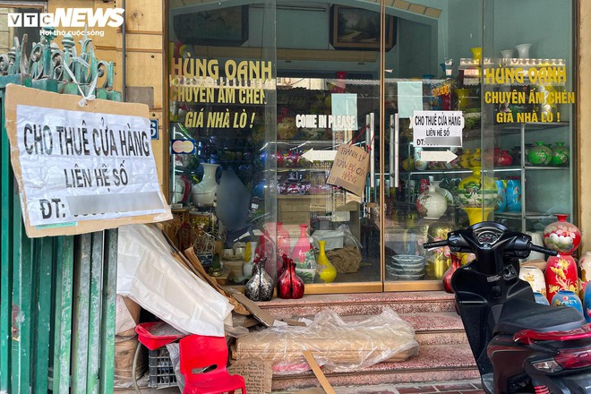 Cả tuần vắng khách mua, nhiều quầy hàng ở làng gốm Bát Tràng khóa cửa, phủ bạt - Ảnh 17.
