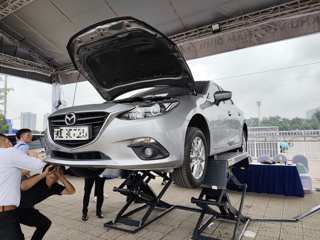 VinFast đổi xe xăng lấy xe điện, khách mang Mercedes đến - Ảnh 8.