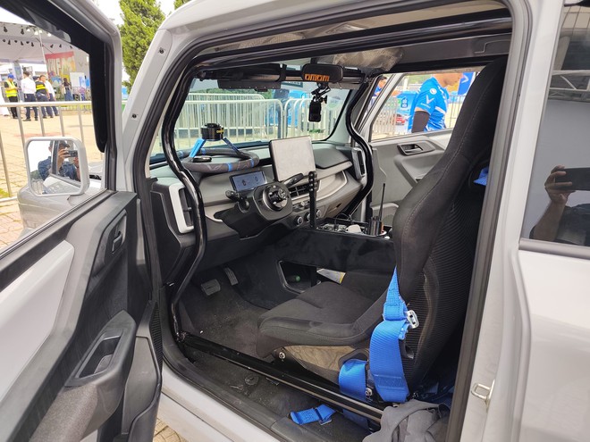 Chiếc VinFast VF 3 'đốt lốp' khét lẹt, có trang bị như xe đua: Thứ quan trọng nhất vẫn nguyên bản - Ảnh 3.