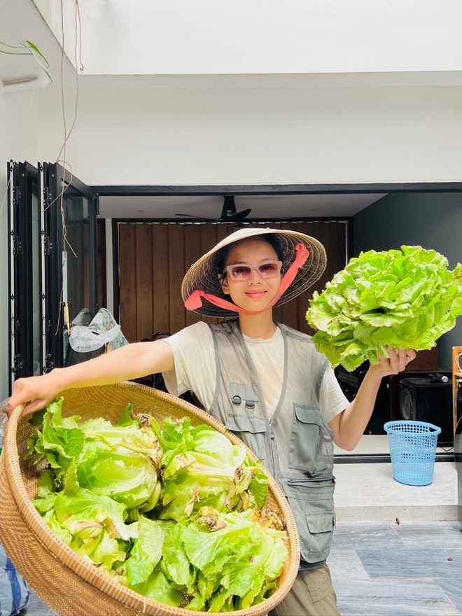 Mê mẩn khu vườn sân thượng đẹp 'như vẽ bằng AI' của mẹ đảm Đà Nẵng - Ảnh 22.