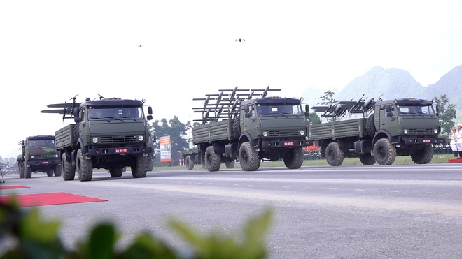 Hàng trăm xe tăng, xe bọc thép, tên lửa, UAV lần đầu xuất hiện ở Hà Nội chuẩn bị cho ngày 2/9 - Ảnh 10.