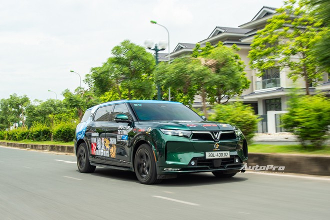 Lái VinFast VF 9 ‘gánh team’ leo núi Tây Bắc sạt lở, chủ xe chia sẻ: ‘Cố phá mãi xe chưa hỏng, dùng xong bỏ xó xe sang ở nhà’ - Ảnh 9.