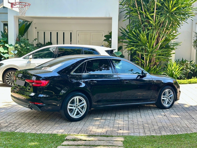 Audi A4 hàng hiếm bán lại ngang Kia K3 'đập hộp': Là bản 'full option' từng dùng cho sự kiện đặc biệt với rèm và loa hàng hiệu - Ảnh 8.