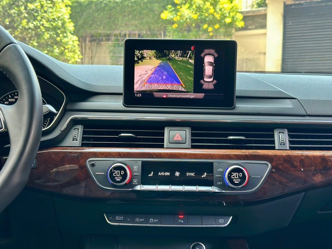 Audi A4 hàng hiếm bán lại ngang Kia K3 'đập hộp': Là bản 'full option' từng dùng cho sự kiện đặc biệt với rèm và loa hàng hiệu - Ảnh 10.