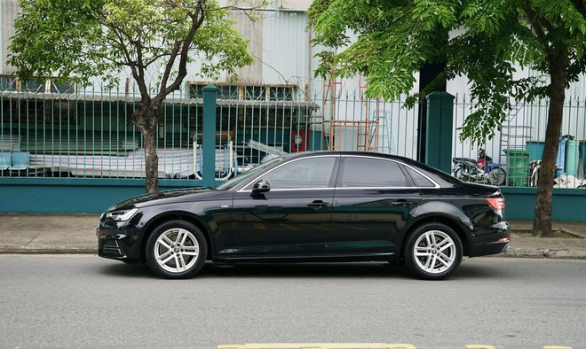 Audi A4 hàng hiếm bán lại ngang Kia K3 'đập hộp': Là bản 'full option' từng dùng cho sự kiện đặc biệt với rèm và loa hàng hiệu - Ảnh 5.
